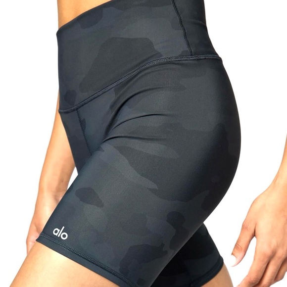 ALO Yoga High Waist Vapor Biker Shorts Black Camo High Rise Size L - Picture 3 of 7